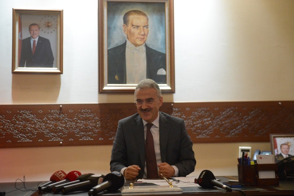 Yeni Vali Ayyıldız, Eskişehirlileri heyecanlandırdı 