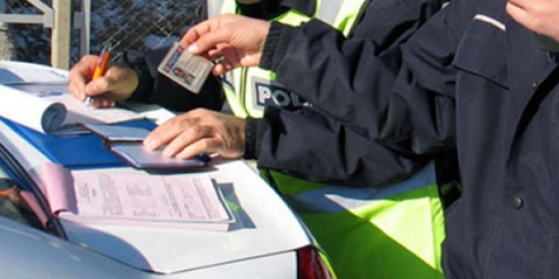 Yeni yasa çıktı: Bunu yapan tüm sürücülerin ehliyetine el konulacak!