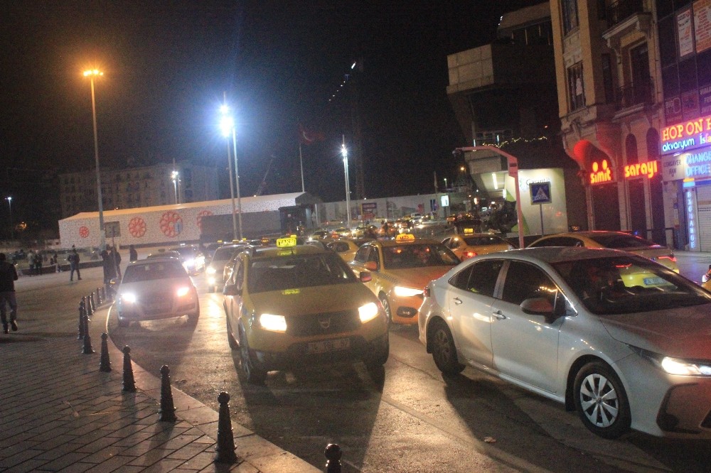 Yeni yıl kutlamaları için kapatılan Taksim tekrar açıldı 