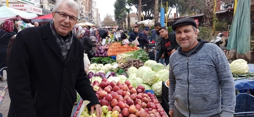 Yeni yıl öncesi Ödemiş pazarına yoğun ilgi 