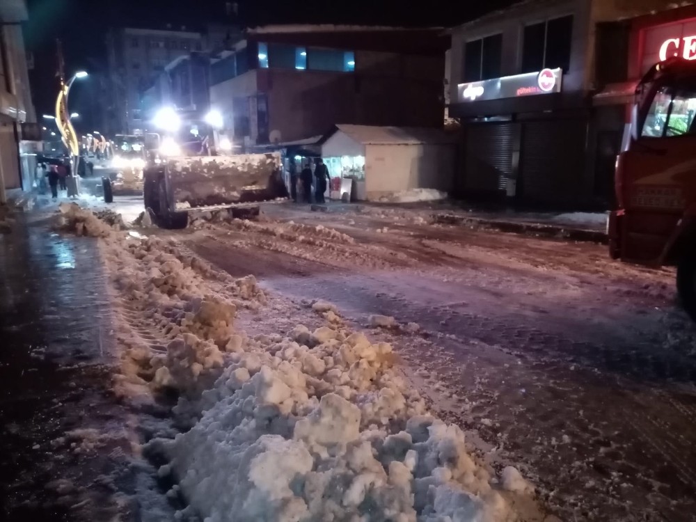 Yeni yıla çalışarak girdiler 