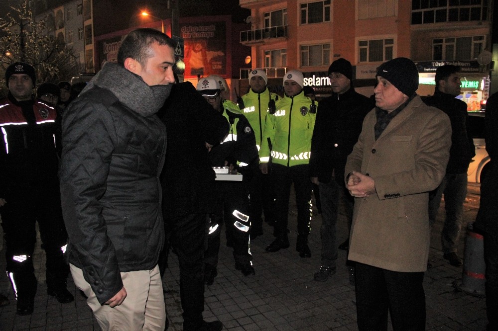 Yeni yıla tatlı yiyerek girdiler 