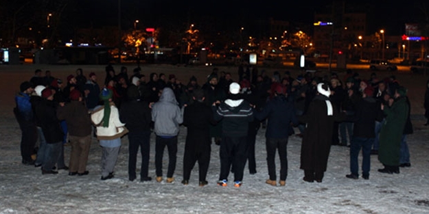 Yeni yıla zikir çekerek girdiler - VİDEO