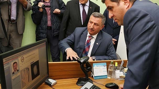 Yeni yıldan itibaren tüm illerde çipli kimlik başvuruları alınacak
