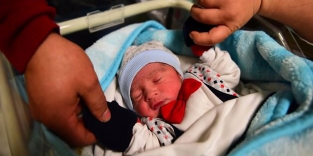 Yeni yılın ilk bebeği Alperen Antalya'da doğdu