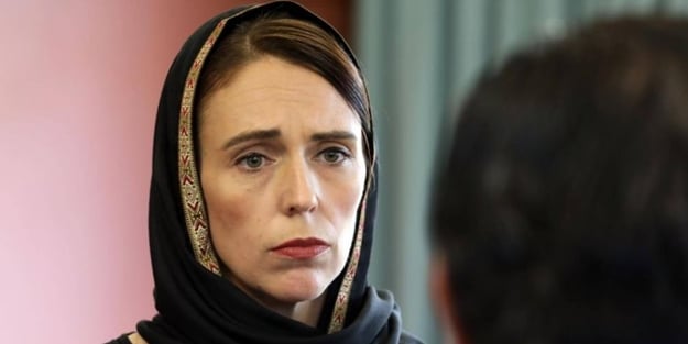 Yeni Zelanda Başbakanı Jacinda Ardern neden başörtüsü taktığını açıkladı!