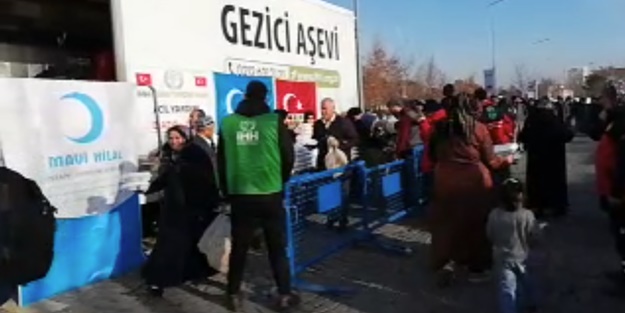 Yeniakit deprem bölgesinde! 5 bin kişiye etli uygur pilavı dağıtılacak