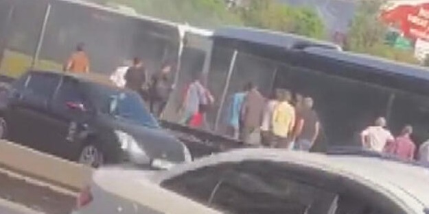 Yenibosna'da metrobüste yangın!