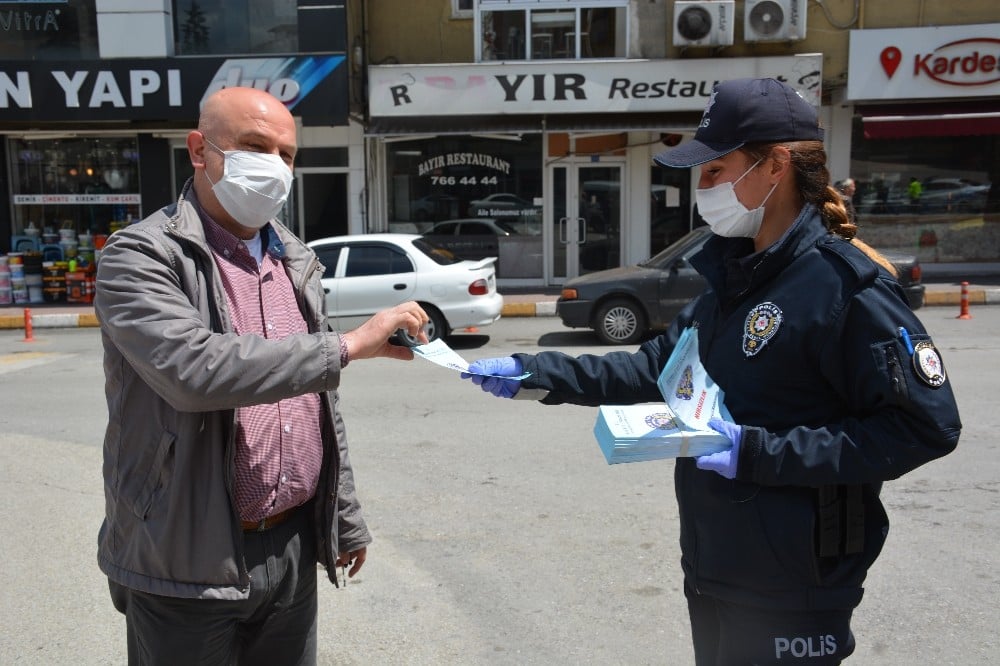 Yenice Emniyet Trafik Haftası’nda broşür dağıttı 