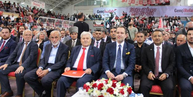 Yeniden Refah Partisi oy oranını açıkladı, salon yıkıldı