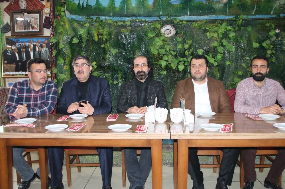 Yeniden Refah Partisi teşkilatı basınla bir araya geldi 