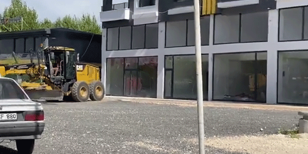 Yeniden Refahlı başkanın ilk hizmeti kendi evinin önüne!