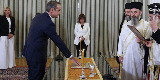 Yeniden Yunanistan Başbakanı olan Kiryakos Miçotakis yemin etti! Laikliğe hiçbir şey olmadı