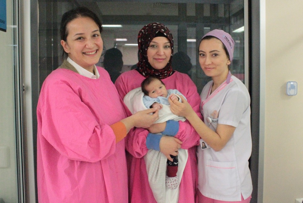 Yenidoğan bebeklerde her kusma masum değil 