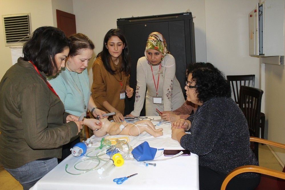 Yenidoğan canlandırma eğitimine katılanlar sertifikalandırıldı 