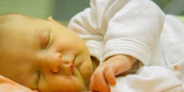 Yenidoğan sarılığı nedir? Belirtileri nelerdir, bebeklerde sarılığa ne iyi gelir?