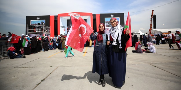 Yenikapı'ya kaç kişi katıldı?