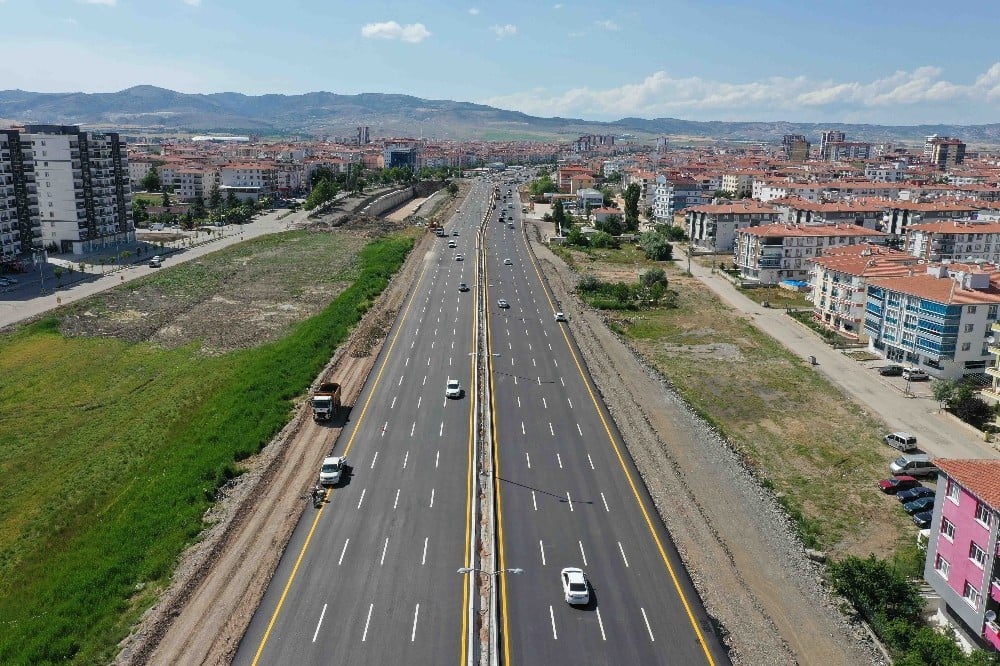 Yenikent-Ayaş Yolu trafiğe açıldı 