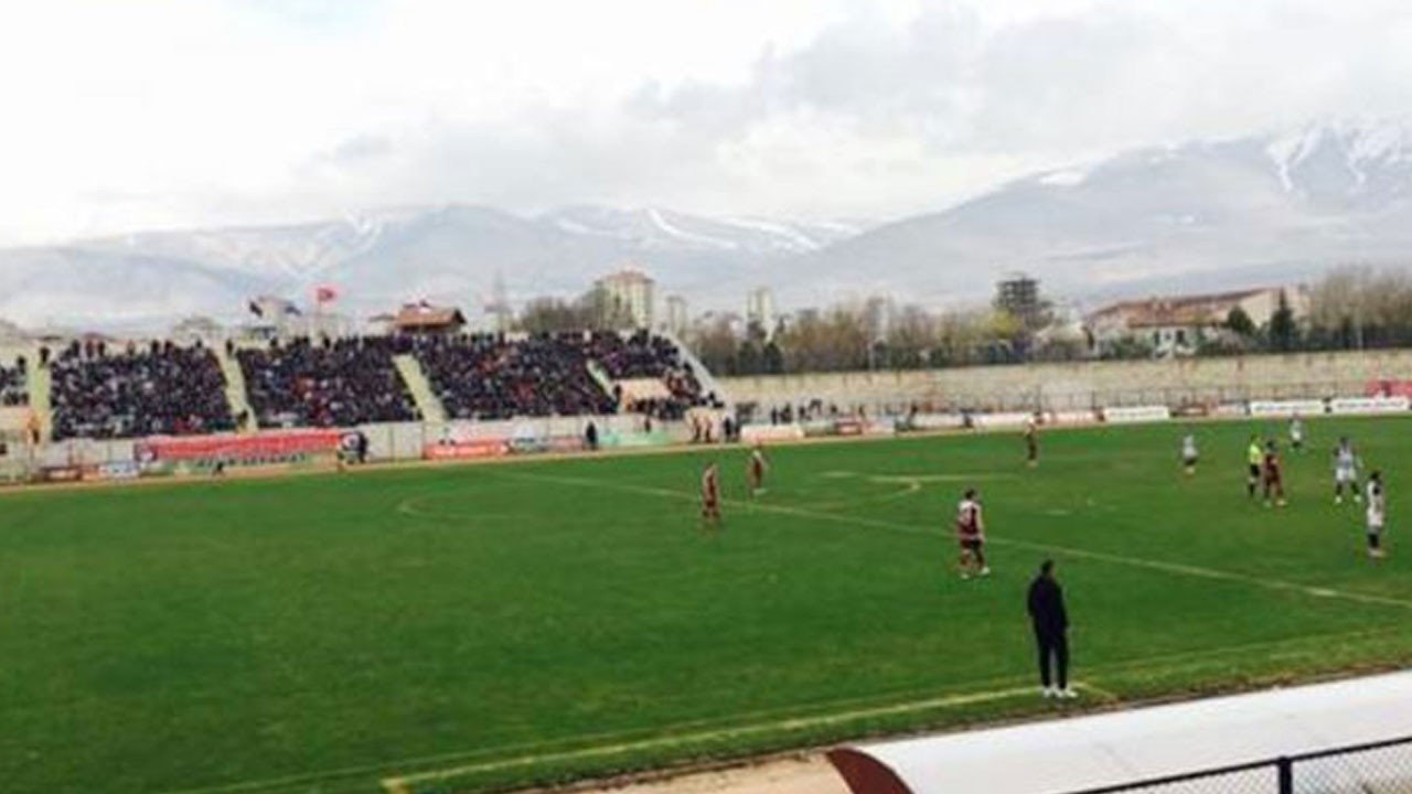 Yenilen takımın taraftarı stadyumu parçaladı