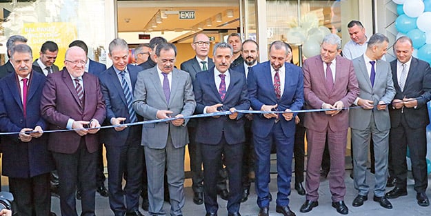 Yenilenen Atakum Türk Telekom Müşteri Merkezi hizmete girdi