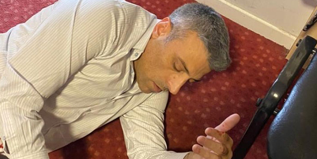 Yenilik Partisi Genel Başkanı Öztürk Yılmaz'a ofisinde bıçaklı saldırı! Hastaneye kaldırıldı