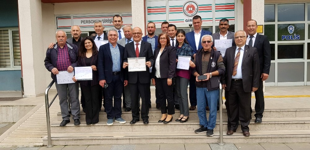 Yenipazar Belediye Başkanı Erden mazbatasını aldı 