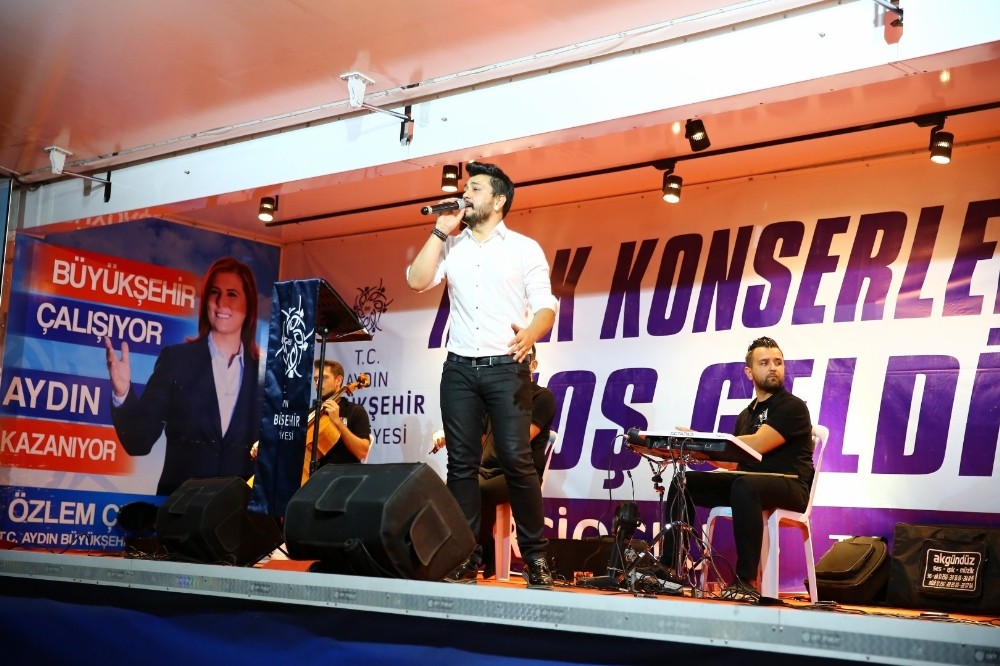 Yenipazarlılar konserle coştu 