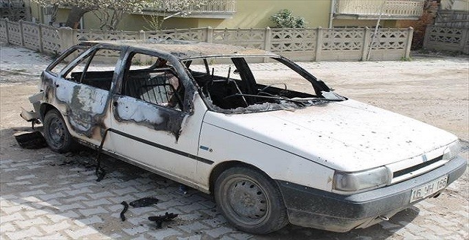 Yenişehir ilçesinde 3 araç kundaklandı