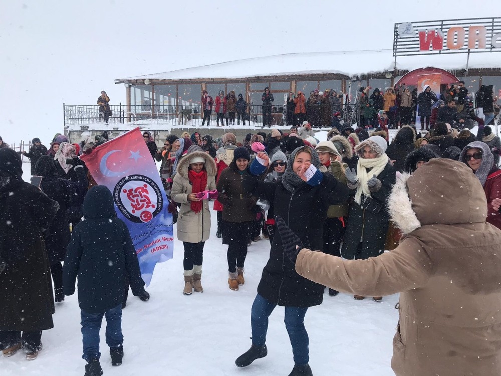 Yenişehir Kaymakamlığından ADEM kursiyerlerine kayak jesti 
