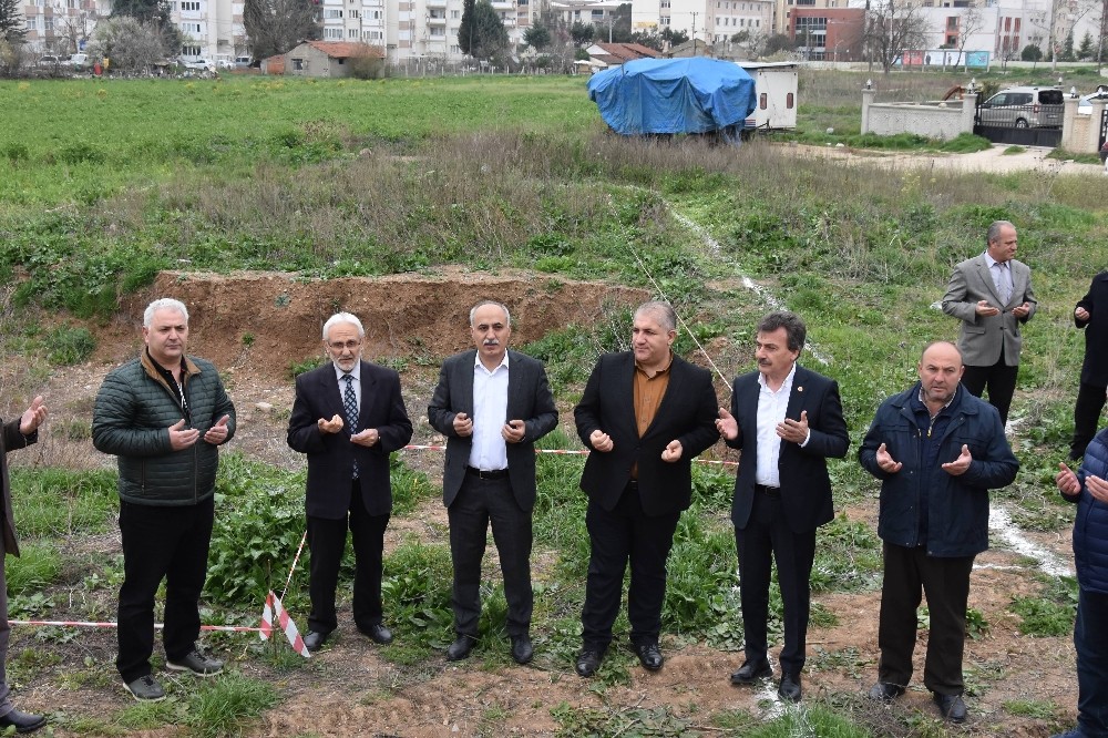Yenişehir’de caminin temel kazımı başladı 