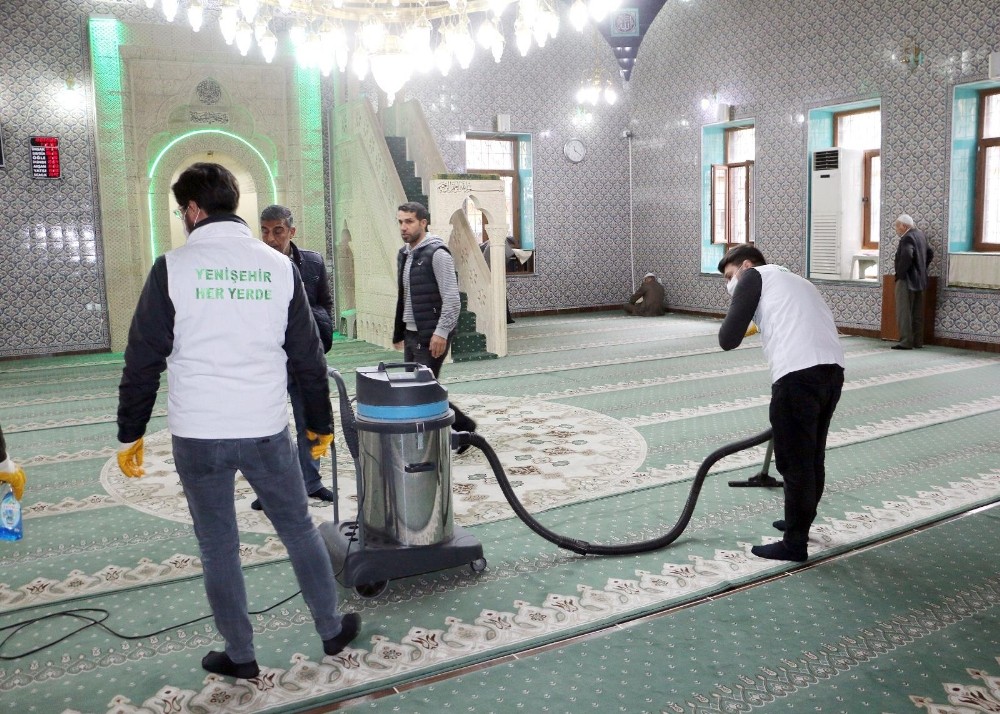 Yenişehir’de ibadethaneler dezenfekte edildi 