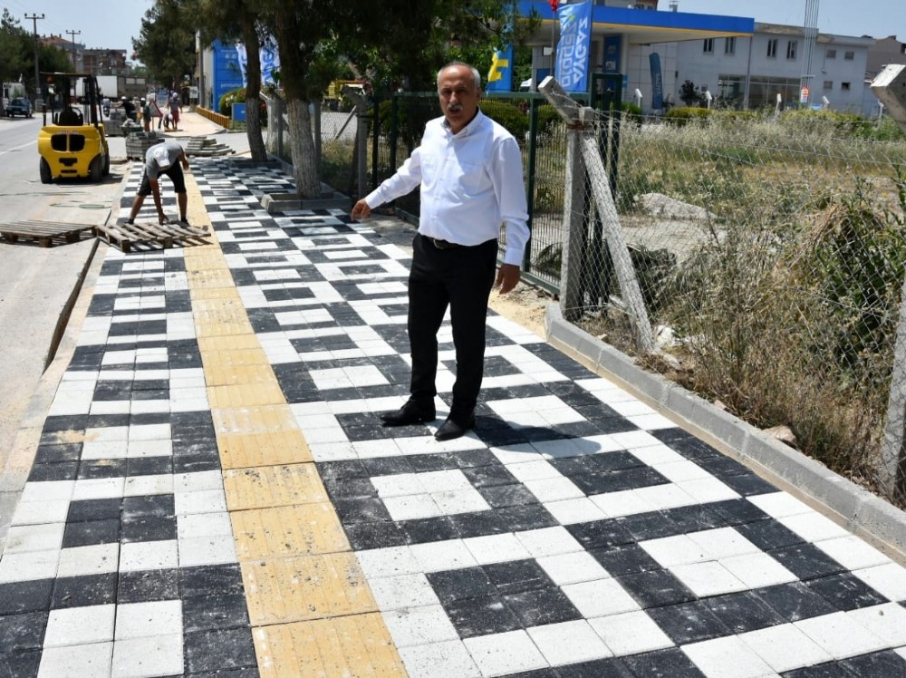Yenişehir’de kaldırımlar yenileniyor 