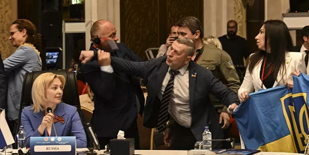 Yer: Ankara... Ukraynalı vekil, Rus delegeyi yumrukladı!
