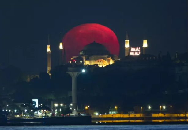 Yer Ayasofya! İstanbul’da muhteşem görüntü