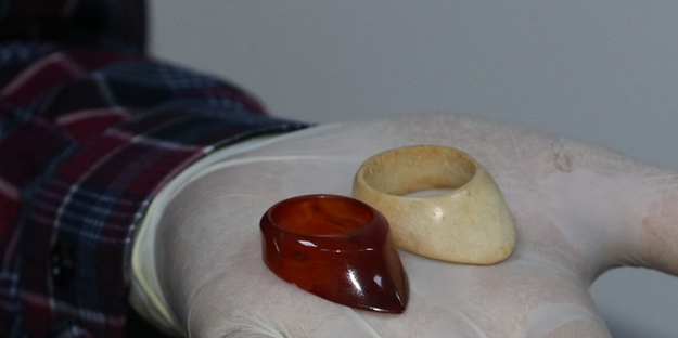 Yer Batman! Toprağı kazdıkça yerin altından altın yüzük ve daha neler neler fışkırdı...