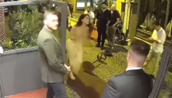 Yer: İstanbul Ortaköy! Böyle kepazelik görülmedi! Şu edepsizliğe bakın şu edepsizliğe