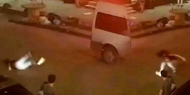 Yer: Sultangazi! Genç kızın korku dolu anları