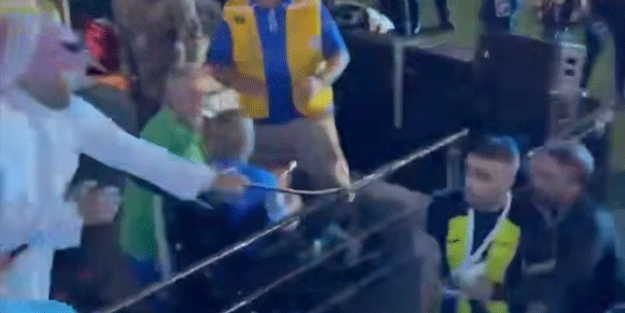 Yer Suudi Arabistan: Taraftar süper kupa finalini kaybeden oyuncuyu kırbaçladı