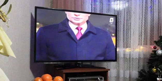 Yer yerinden oynadı! Yayını kesmek zorunda kaldılar