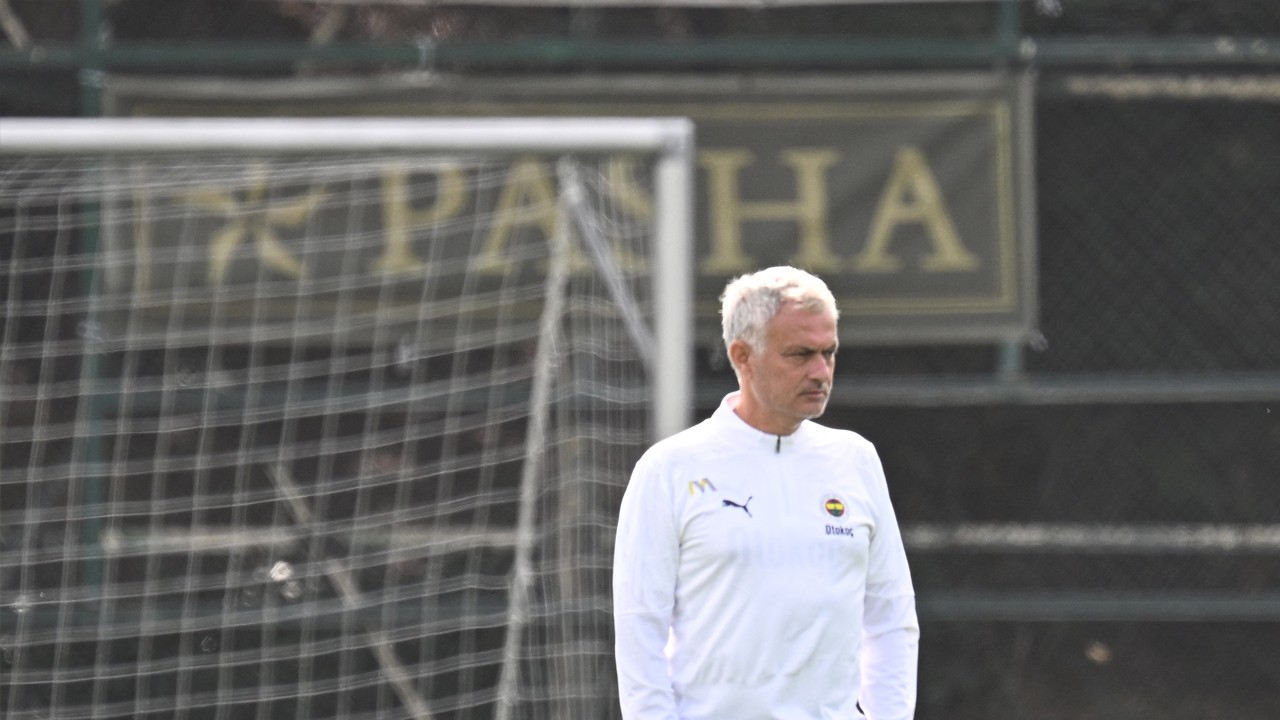 Yerden yere vurulan o oyuncu için Galatasaray düğmeye bastı: Süper Lig bu hamleyi konuşuyor! Tüm Fenerbahçe’ye uyarı…