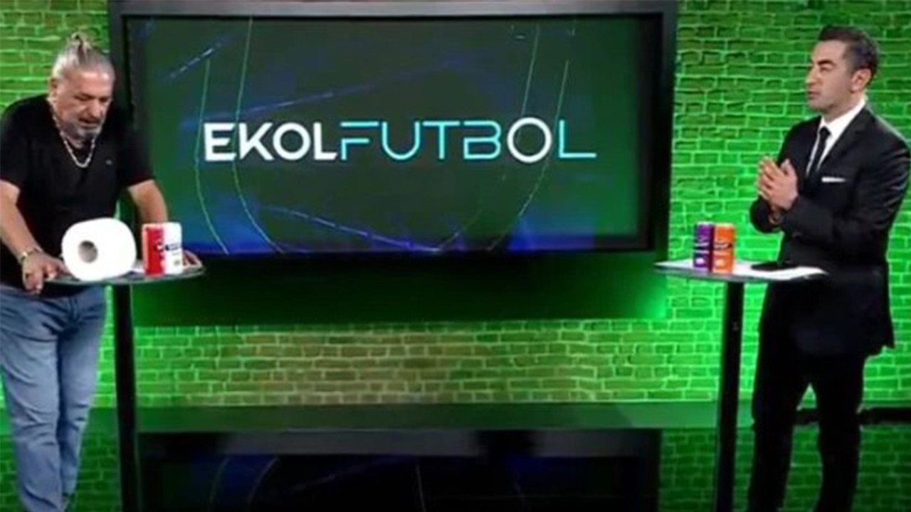 Yere serdiler! Erman Toroğlu canlı yayına tuvalet kağıdıyla çıktı