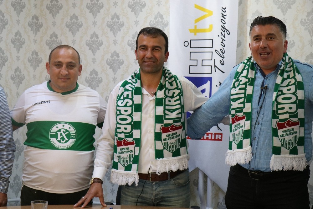 Yerel yayın yapan kanalın spor programına amigo davullu zurnalı baskın düzenledi 