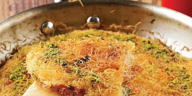 Yerfıstıklı peynirli kadayıf böreği tarifi: Bayram için size enerji olacak börek! Şimdi böyle, bayrama hazırlıklar yapılıyor