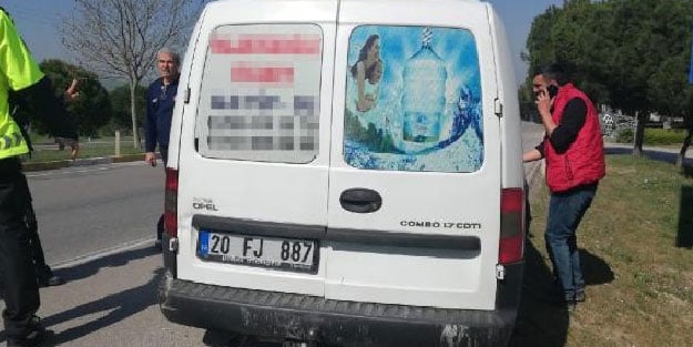 Yerinden çıkan römork ağaca çarptı