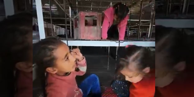 Böyle zulüm görülmedi! Kümeste uyumak zorunda kaldılar