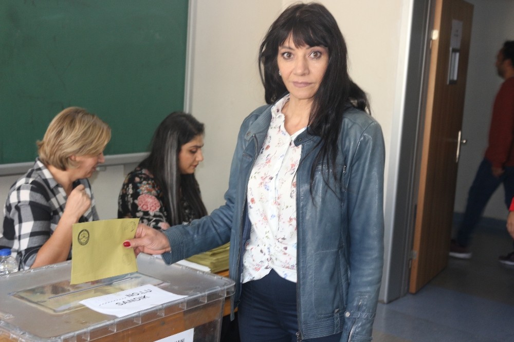 Yerleşik yabancılar sandık başına gitti 