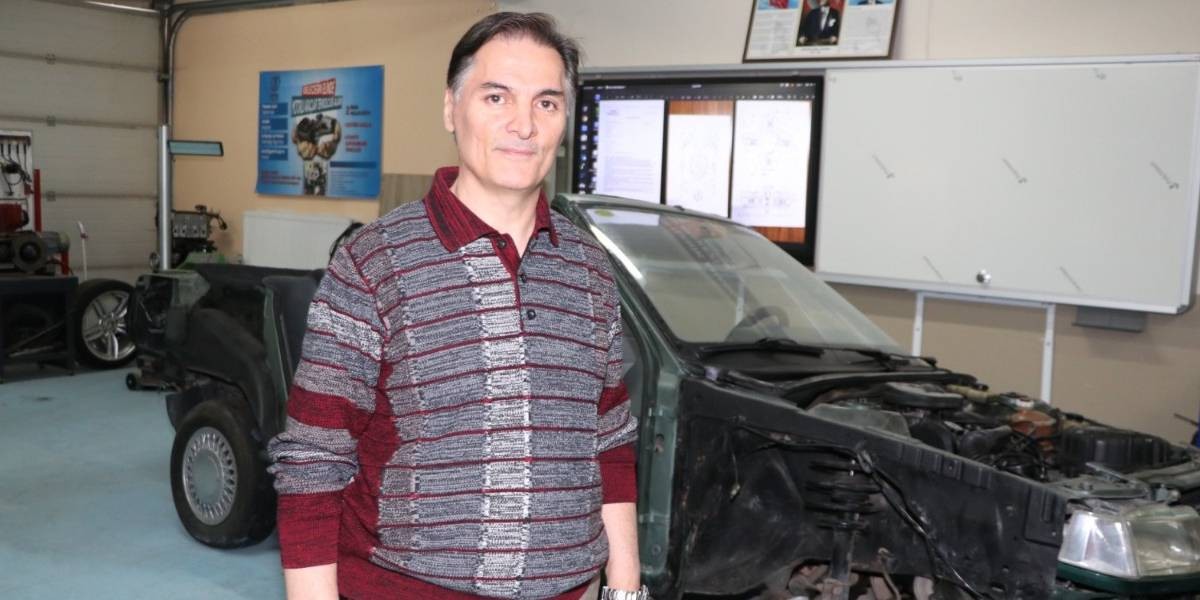 Yerli araba için bomba proje! Erzurumlu öğretmen TOGG için icat etti! O buluşu ağızları açık bıraktı! Sen ne yaptın böyle Necati hocam