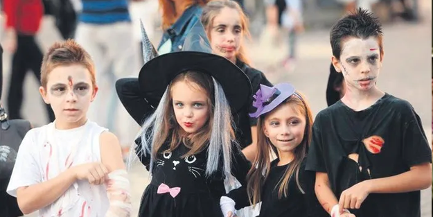 Yerli Malı Haftasını unutan özel okullar yılbaşı ve cadılar bayramını unutmuyor!