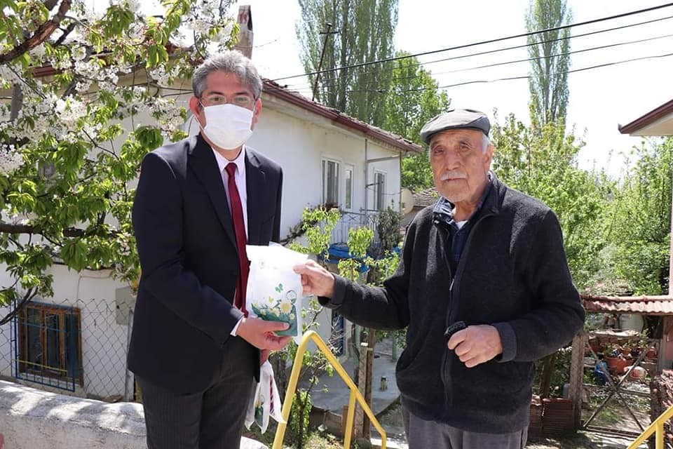 Yerli ve milli el dezenfektanı Bakan Dönmez’in memleketinde dağıtılmaya başlandı 