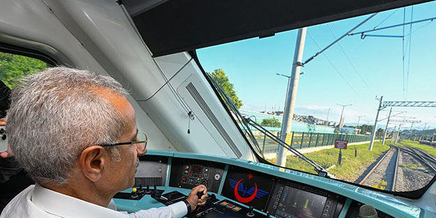 Yerli ve milli elektrikli tren seti hakkında Bakan Abdulkadir Uraloğlu